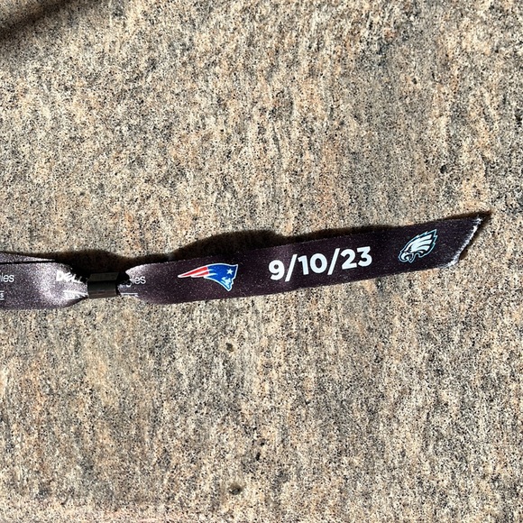 Tom Brady, memorabilia -retirement number and shirt September cal 10, 2023 - Picture 2 of 4